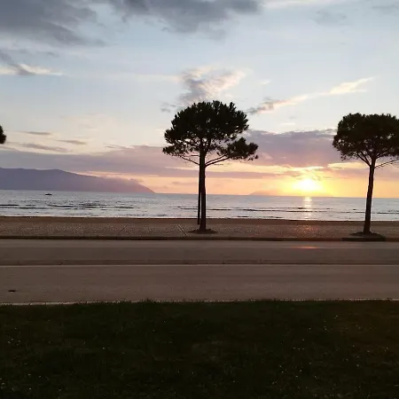 Cozy By The Sea With Terrace *