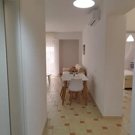 Διαμέρισμα Cozy By The Sea With Terrace