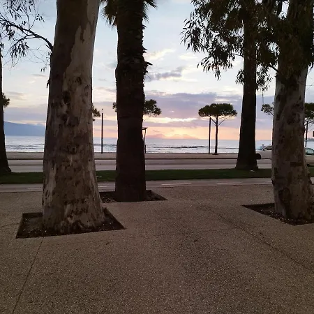 Cozy By The Sea With Terrace
