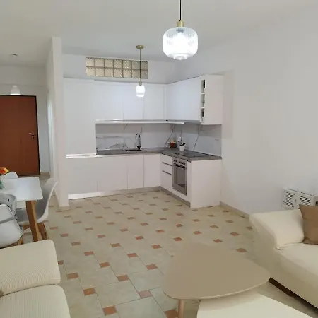 Cozy By The Sea With Terrace Vlorë