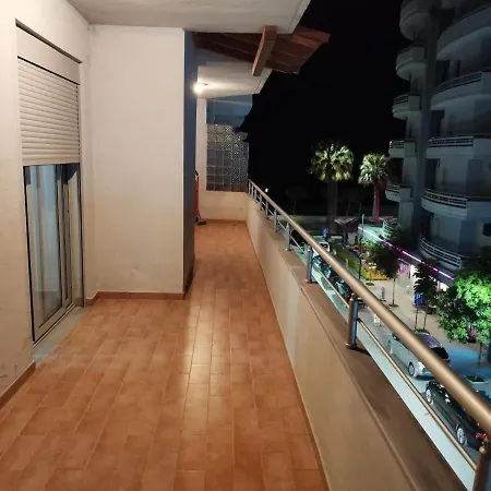 Cozy By The Sea With Terrace דירה *