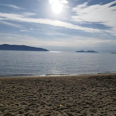 Cozy By The Sea With Terrace