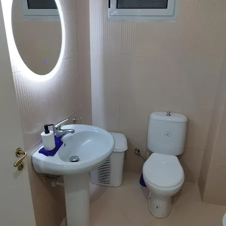 Cozy By The Sea With Terrace דירה Vlorë